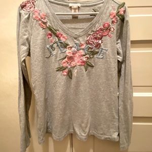 Floral Embroidered v neck long sleeve tee